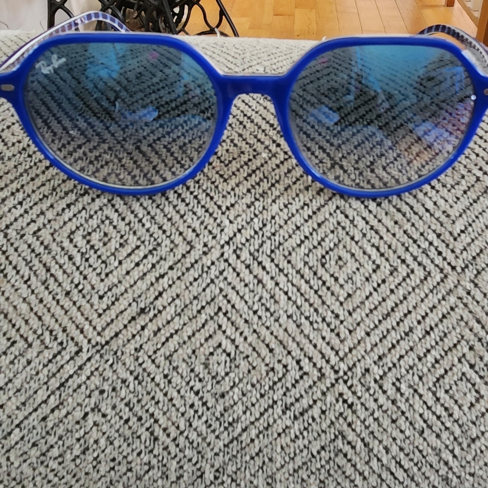 Ray-Ban Blue Round Sunglasses